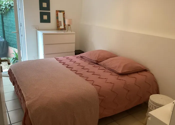 Joli Appartement Avec Jardin, Rive Droite