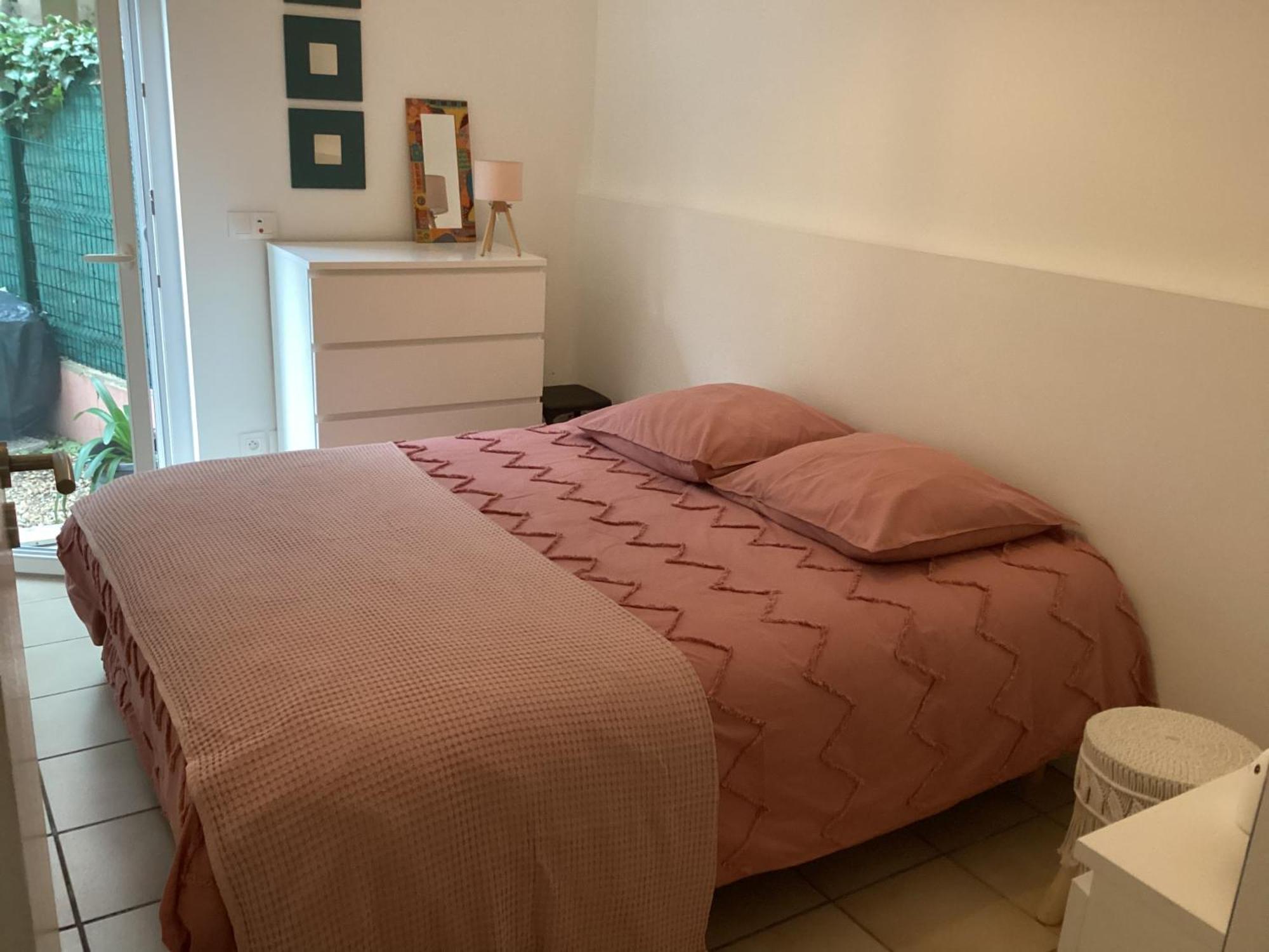 Joli Avec Jardin, Rive Droite Apartment